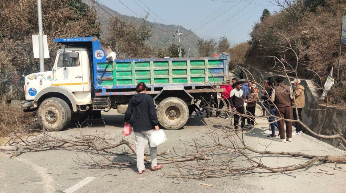 रामेछाप बस दुर्घटना: क्षतिपूर्ति दिने र सार्वजनिक यातायातको प्रभावकारी अनुगमन गर्ने सहमति