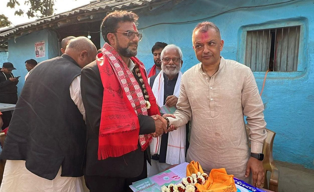 रास्वपा छोडेका दिनेश हुमागाईं काँग्रेसमा प्रवेश