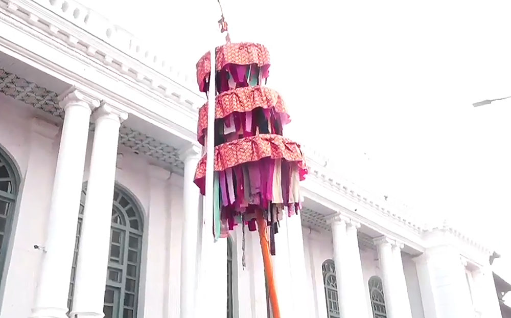 बसन्तपुरमा चीर ठड्याइयो, शुरु भयो होली