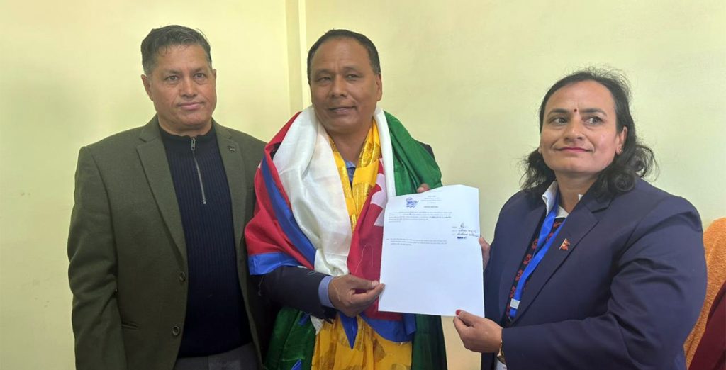 काठमाडौं-३ मा कुलमान घिसिङको उम्मेदवारी दर्ता