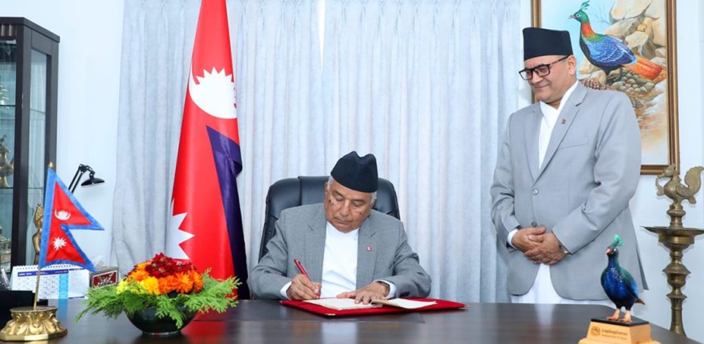 राष्ट्रपतिले आज अध्यादेशबारे संविधानविद्हरूसँग राय लिने