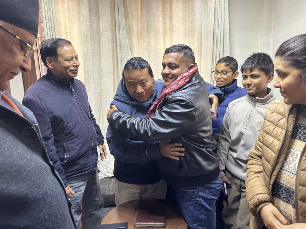 १० वर्षपछि पुरानै पार्टीमा फर्किए सन्तोष