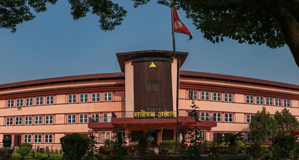 निजी तथा आवासीय विद्यालयमा नेपाली भाषा बोल्दा सजाय दिने कार्य रोक्न सर्वोच्चको परमादेश