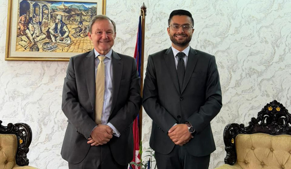 शिक्षामन्त्री पोखरेलसँग बेलायतका राजदूतको शिष्टाचार भेटवार्ता