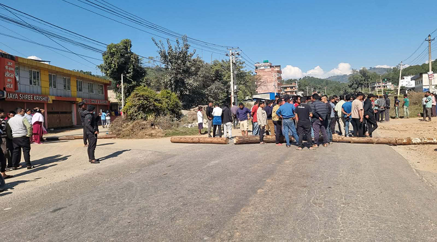 पाँचखालमा बसको ठक्करबाट एक जनाको मृत्यु, अरनिको राजमार्ग अवरुद्ध