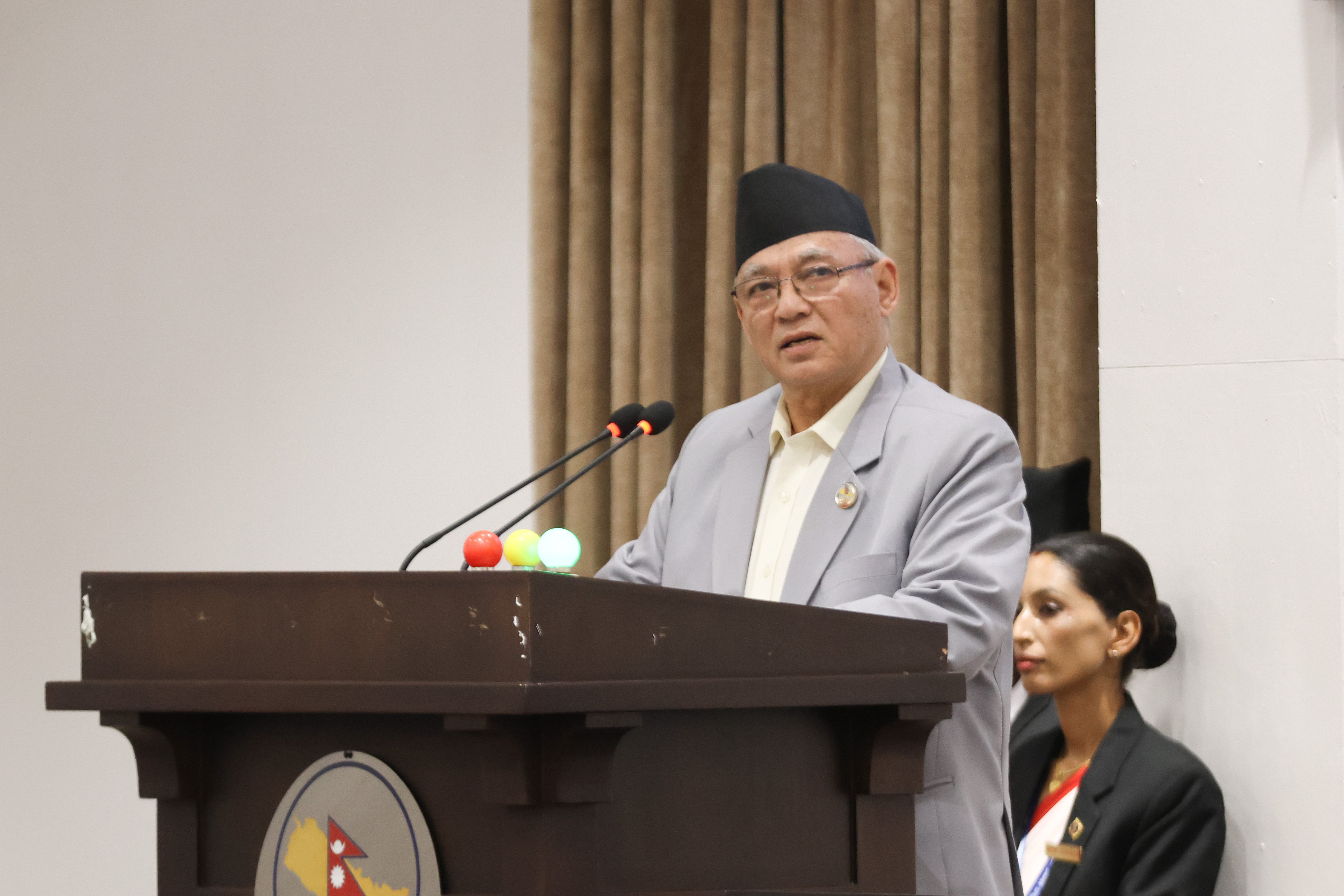बादलको अभिव्यक्तिमा दुई सांसदको नियमापत्ति