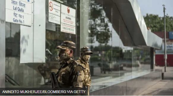 लाल किल्ला मेट्रो स्टेसनका सबै ढोका यात्रुका लागि खुल्यो