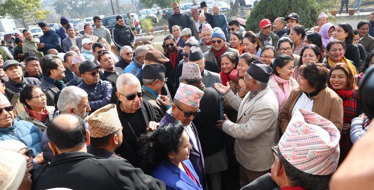 देउवा पक्षका नेताहरू निर्वाचन आयोगमा