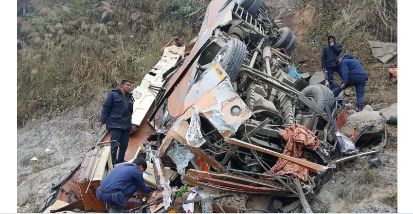 धादिङ बस दुर्घटना छानबिन गर्न सहसचिवको नेतृत्वमा ५ सदस्यीय कार्यदल गठन