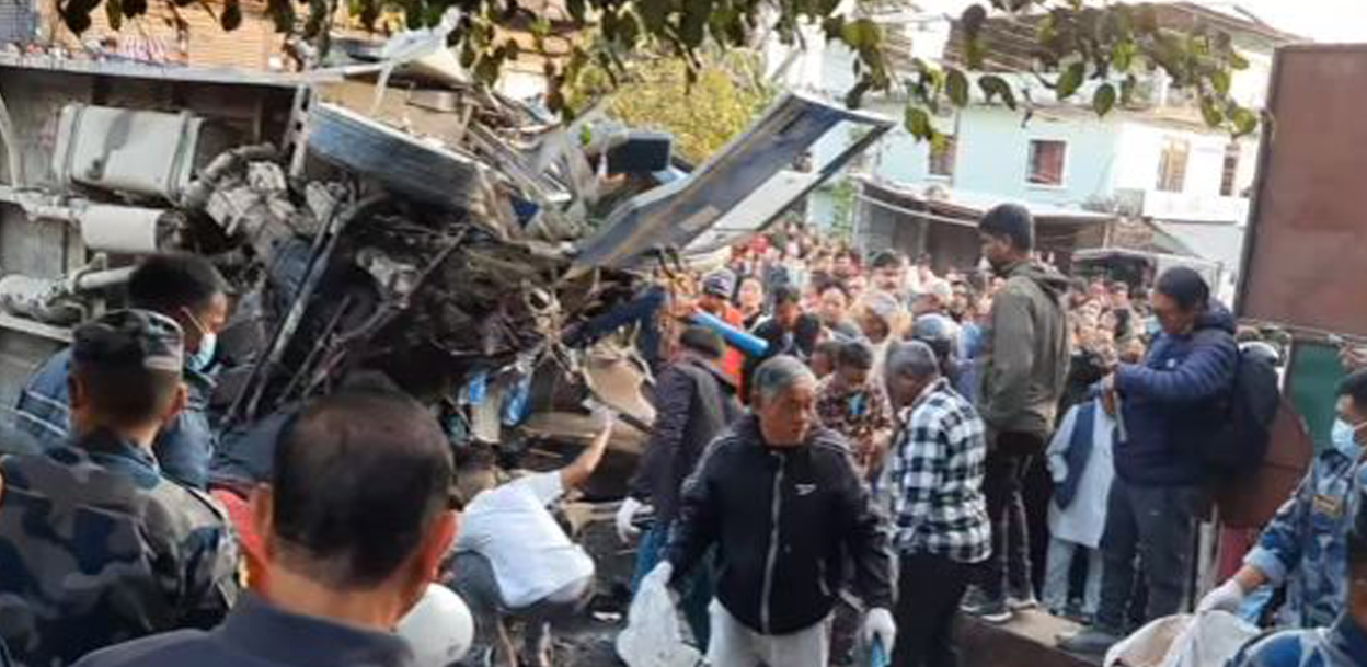 शैक्षिक भ्रमण आएको बस धरानमा दुर्घटना, पाँच जनाको मृत्यु