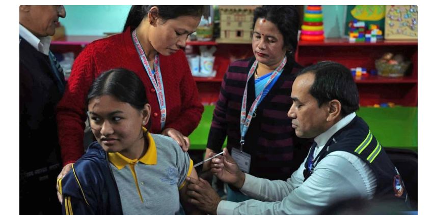 ३ लाख बालिकालाई एचपीभी खोप दिइँदै