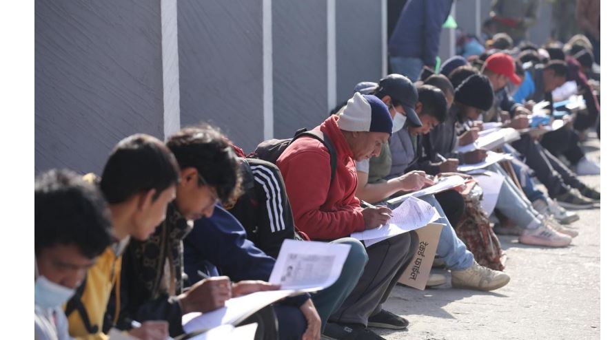 निर्वाचन सुरक्षामा खटिने प्रहरीमा भर्ना हुन २ दिनमा २७ हजार बढीको आवेदन