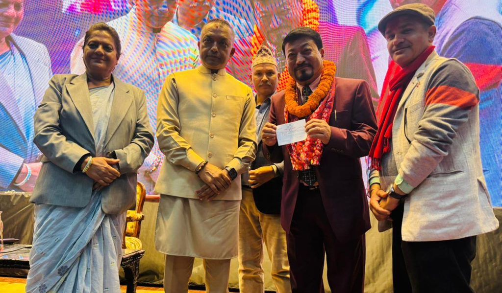 एमालेका पूर्वमन्त्री रामवीर मानन्धरसहित ४ नेता कांग्रेस प्रवेश