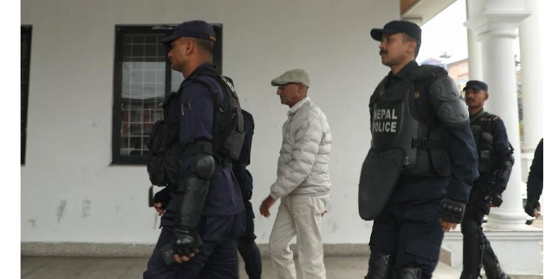 रमेश लेखकलाई जिल्ला सरकारी वकिलको कार्यालय ल्याइयो