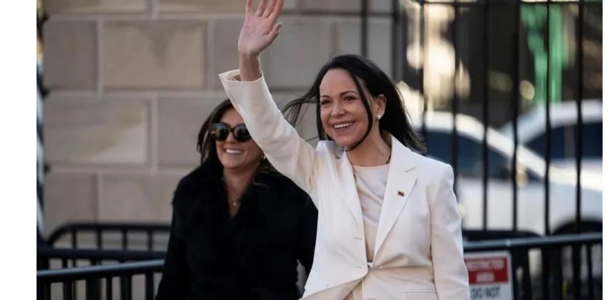 भेनेजुएलाकी विपक्षी नेतृद्वारा ट्रम्पलाई नोबेल शान्ति पुरस्कार पदक हस्तान्तरण